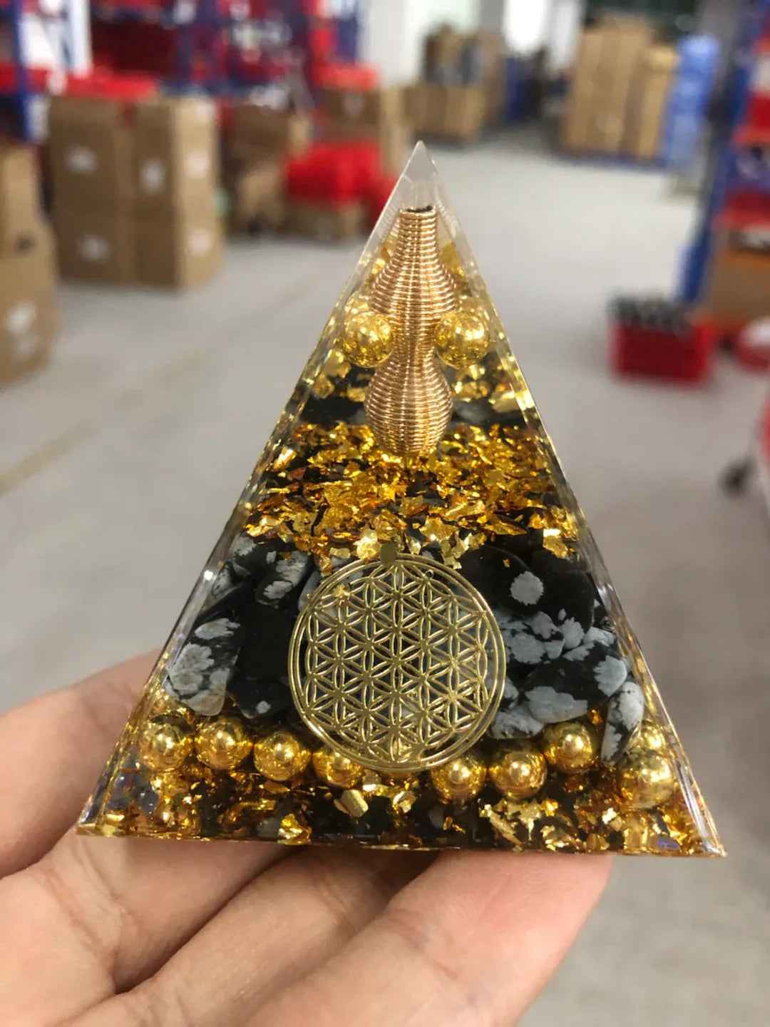 Orgone Pyramid Benefits: Reiki Orgonite Chakra Balancing Tool for Energy Healing - IVOIRART.COM