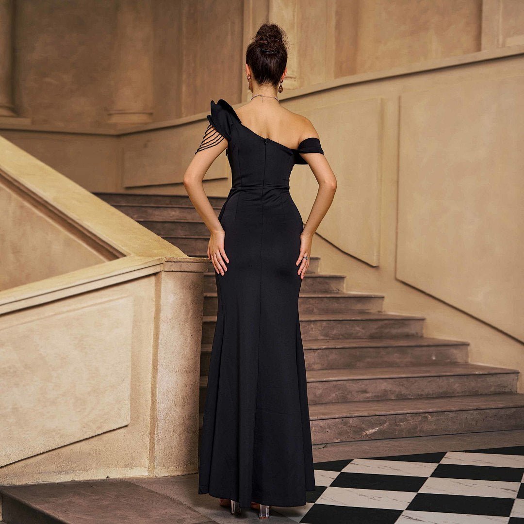 Robe de Soirée Asymétrique Noire à Une Épaule avec Détail de Perles et Franges - IVOIRART.COM