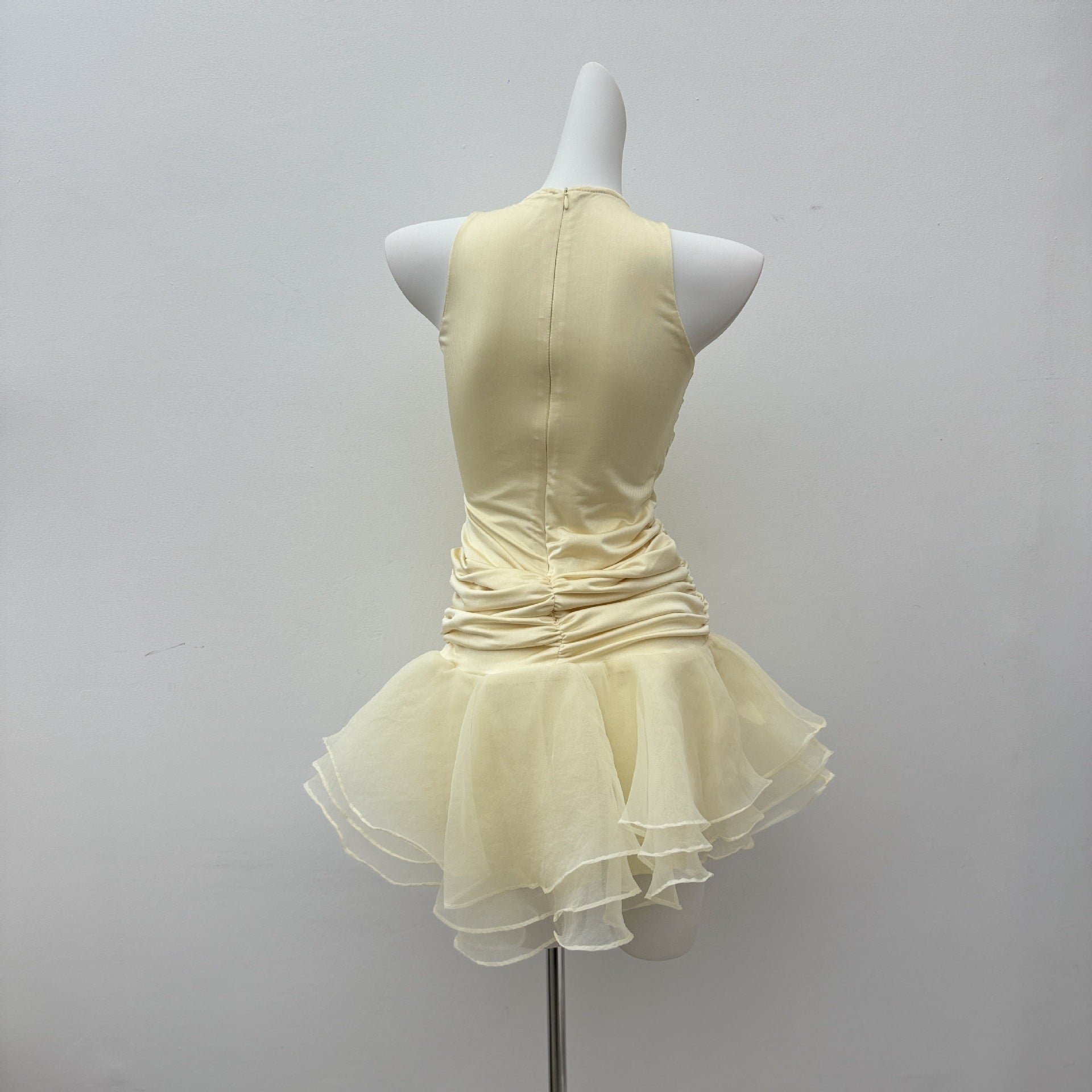 Robe dos nu romantique française à fleurs tridimensionnelles élégante et chic - IVOIRART.COM