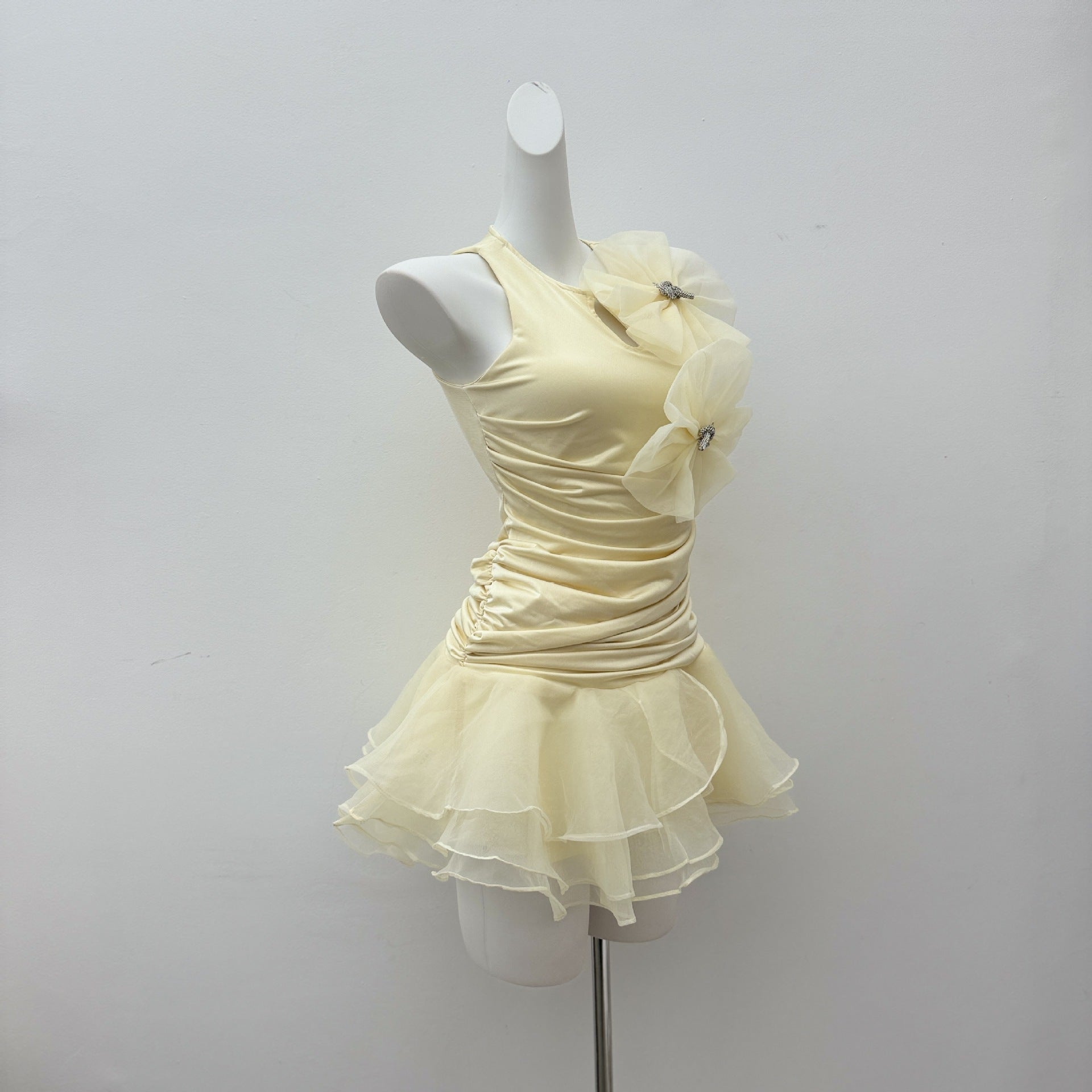 Robe dos nu romantique française à fleurs tridimensionnelles élégante et chic - IVOIRART.COM