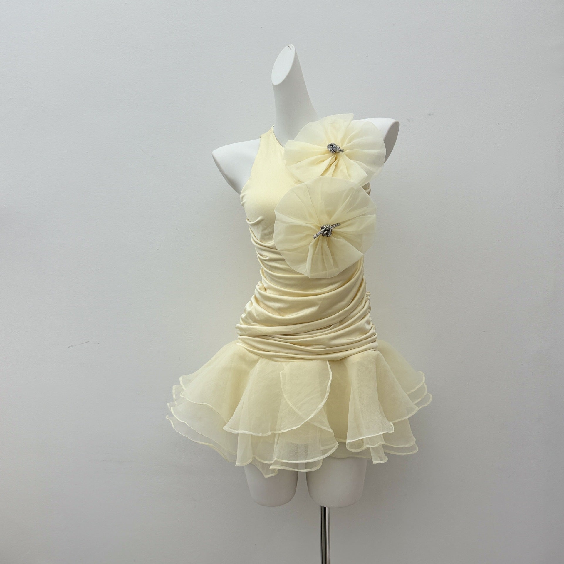 Robe dos nu romantique française à fleurs tridimensionnelles élégante et chic - IVOIRART.COM