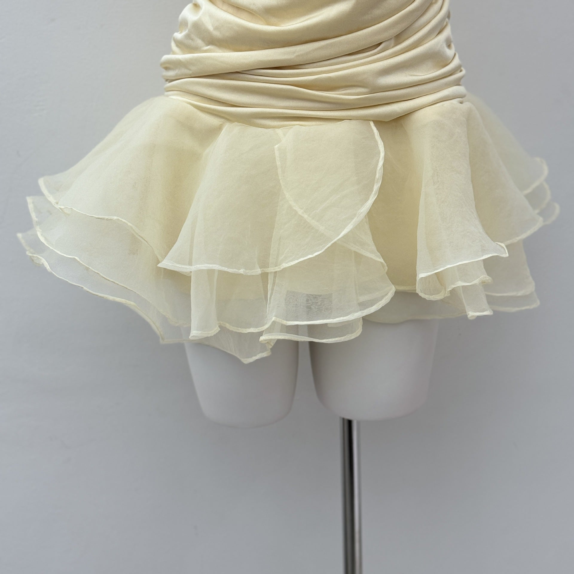 Robe dos nu romantique française à fleurs tridimensionnelles élégante et chic - IVOIRART.COM