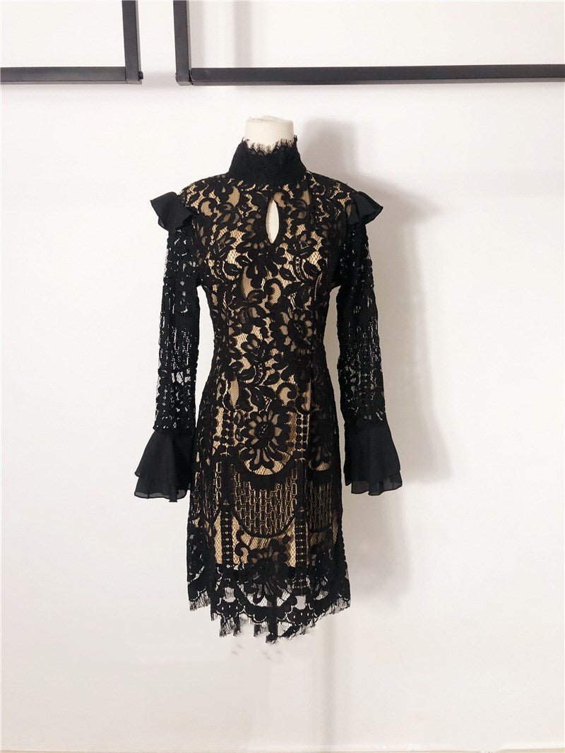 Robe en dentelle à col montant et manches évasées, doublure polyester raffinée. - IVOIRART.COM