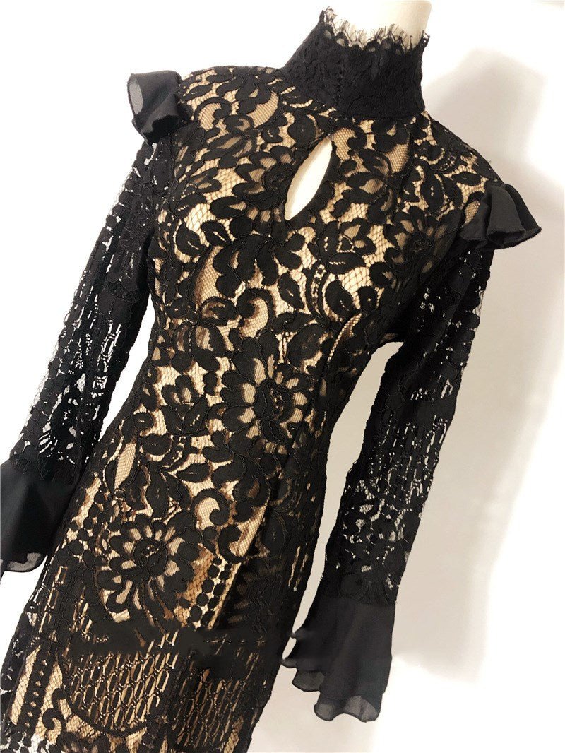 Robe en dentelle à col montant et manches évasées, doublure polyester raffinée. - IVOIRART.COM