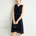Robe en soie style français col V sans manches cintrée à la taille bleu marine . - IVOIRART.COM
