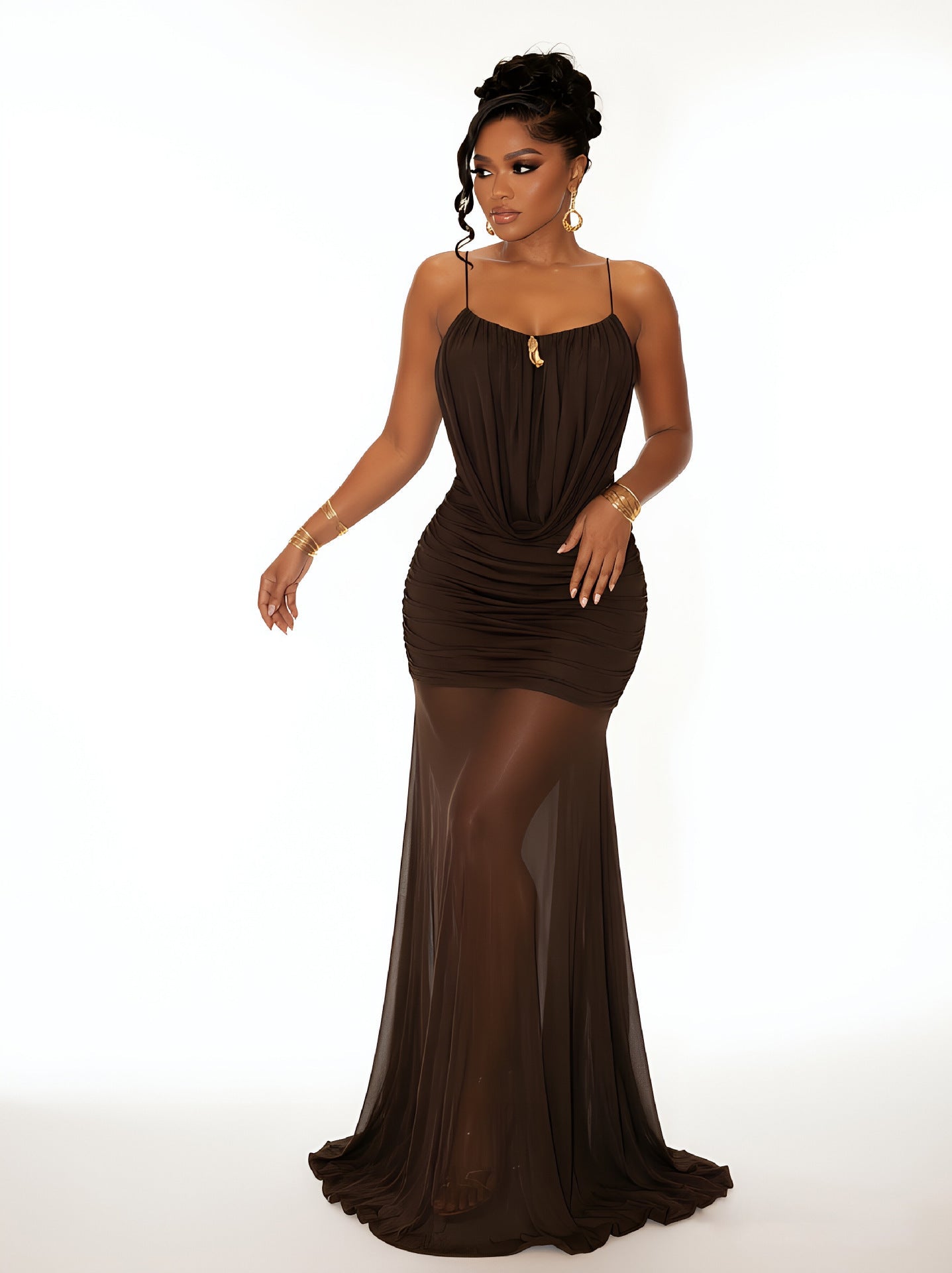 Robe sans manches à bretelles, élégante et moulante, soulignant la silhouette parfaite - IVOIRART.COM