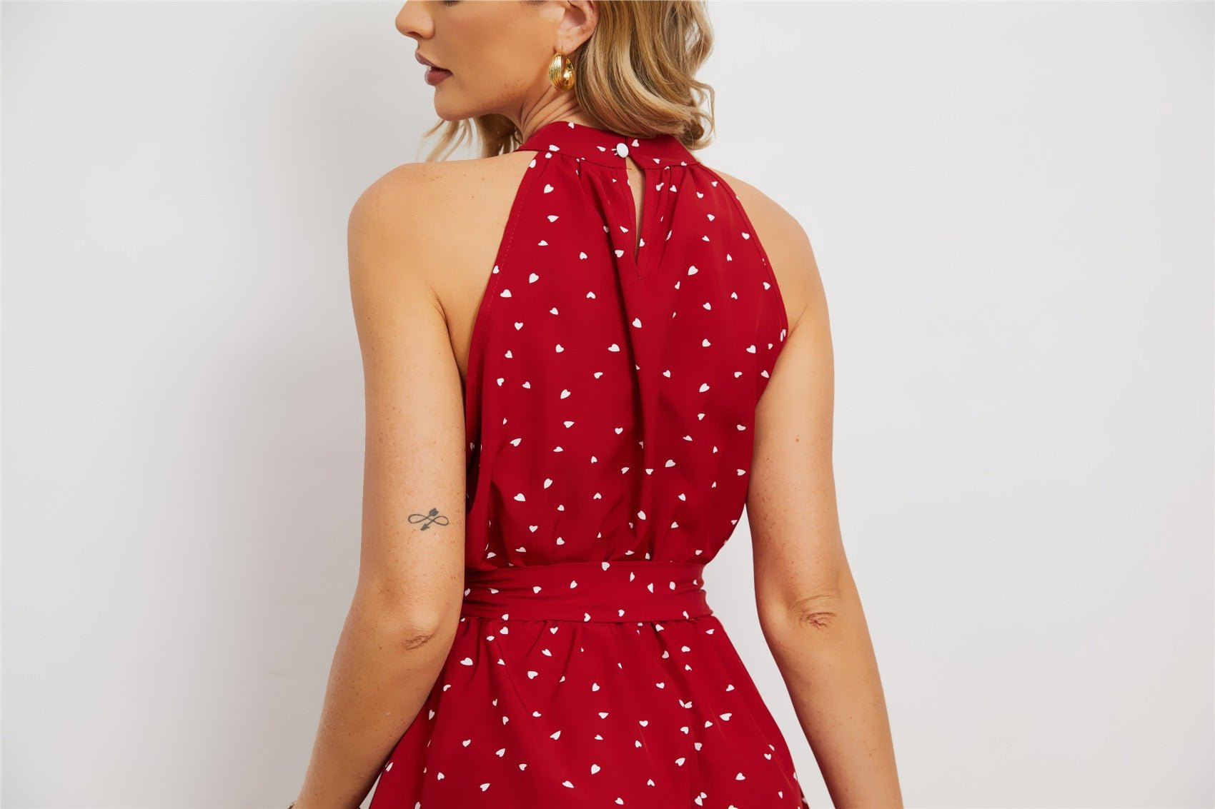 Robe sans manches imprimée avec col lacé pour femmes, élégante et moderne - IVOIRART.COM