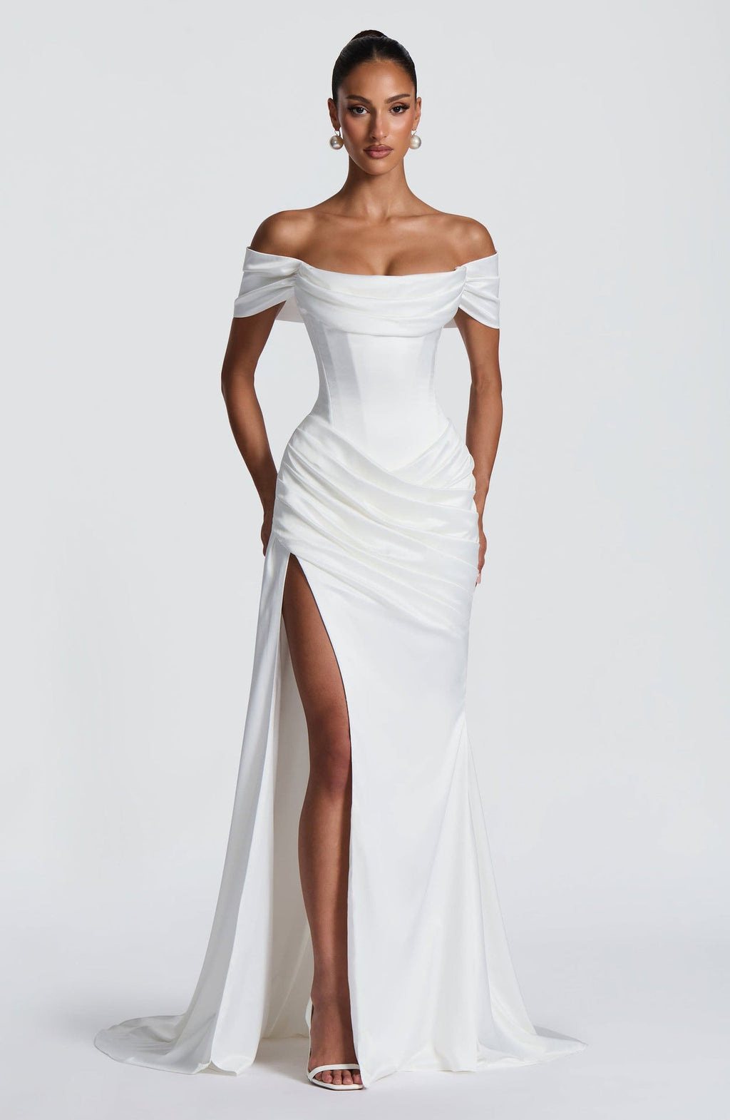 Robe sirène fendue haute au design élégant avec traîne, disponible en bordeaux et blanc - IVOIRART.COM
