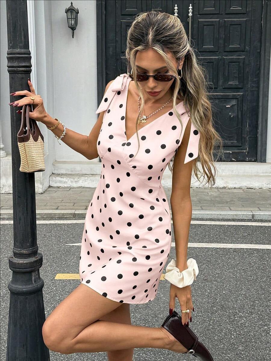Robe taille haute à pois avec décolleté profond en V et nœud décoratif - IVOIRART.COM