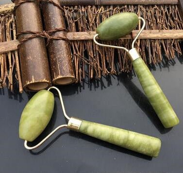 Rouleur de Jade pour Massage Facial Soulageant la Tension et Revitalisant la Peau - IVOIRART.COM