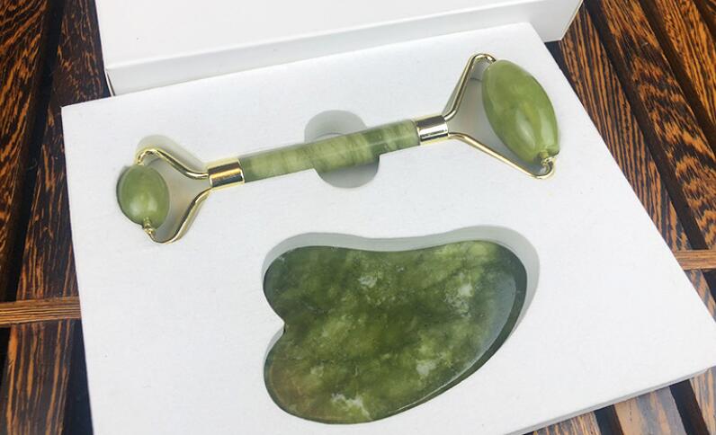 Rouleur de Jade pour Massage Facial Soulageant la Tension et Revitalisant la Peau - IVOIRART.COM