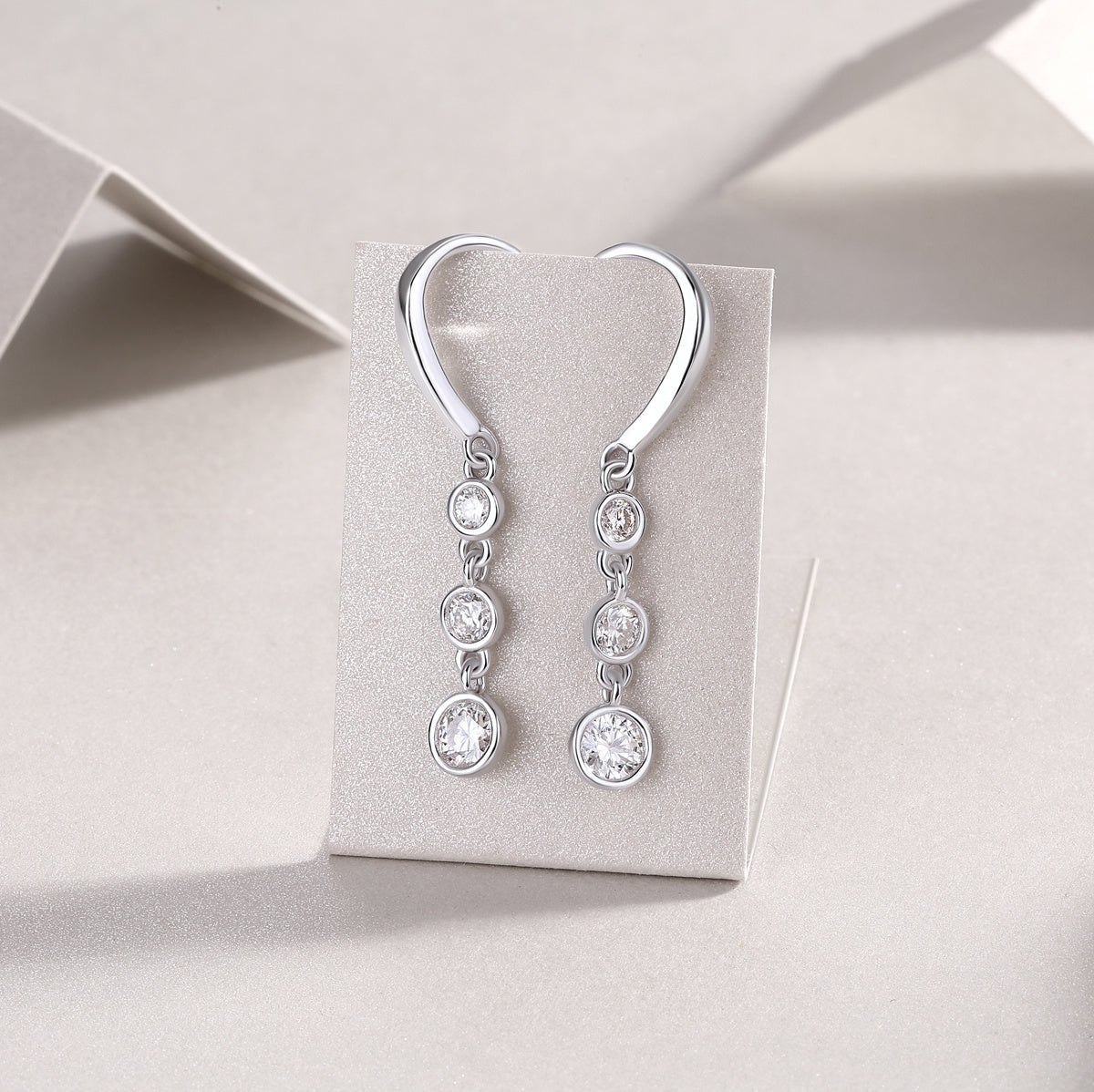 S925 Argent Sterling boucles pendantes trois pierres Moissanite D-VVS1 1,8gBoîte - IVOIRART.COM