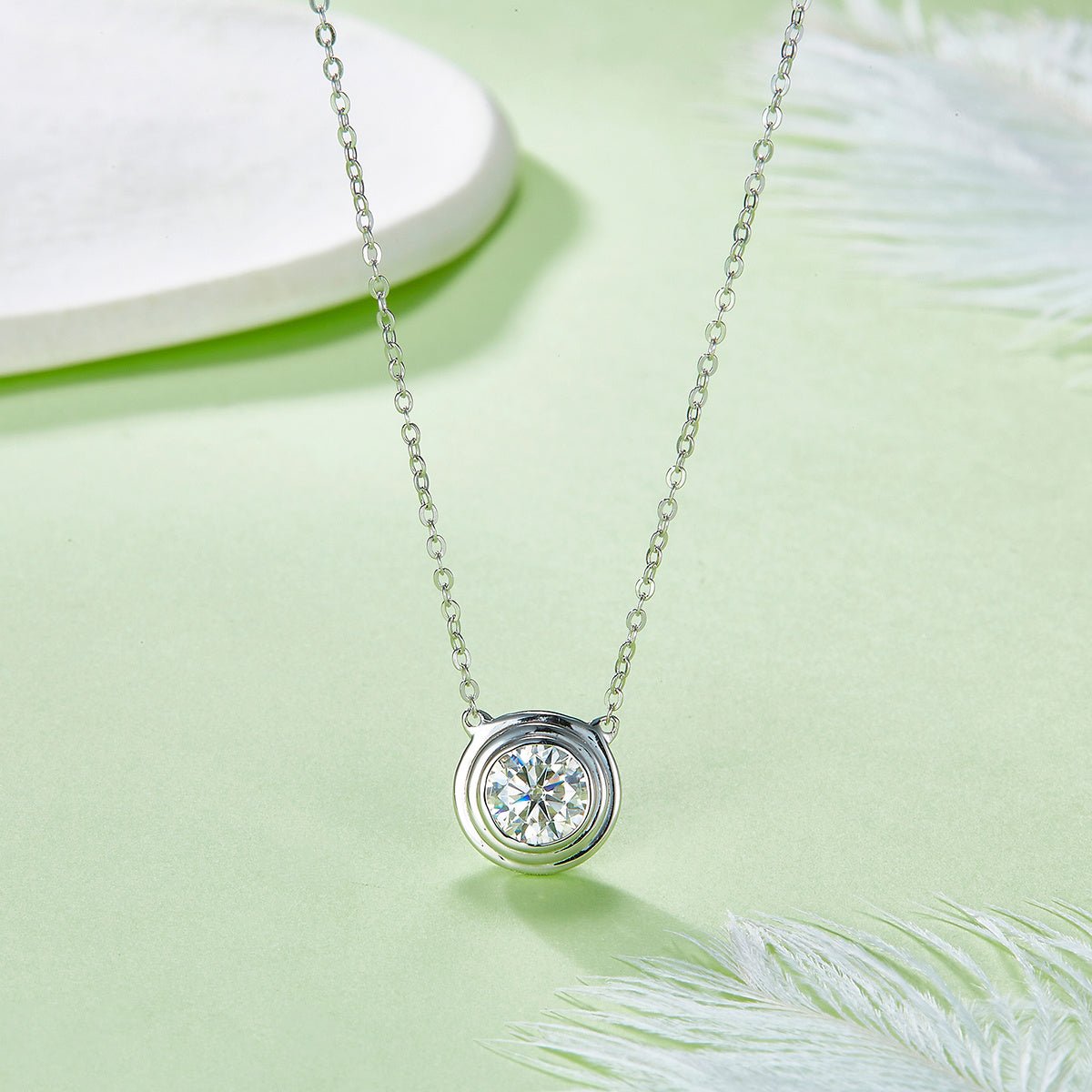 S925 Collier Argent 1ct Moissanite D-VVS1 Pendentif Biseau Minimaliste avecBoîte - IVOIRART.COM