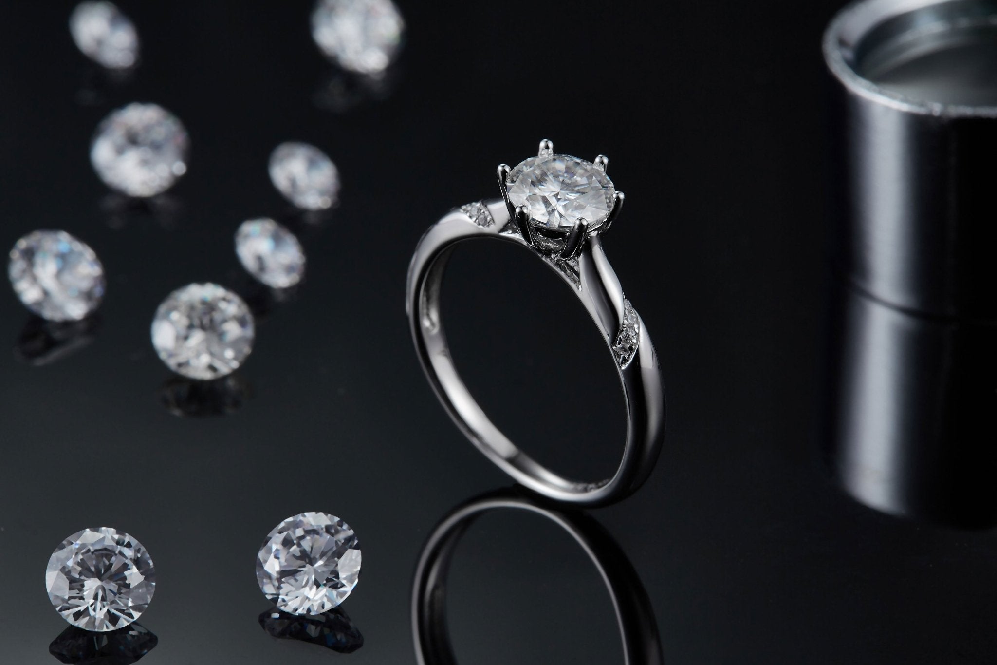 S925 Sterling Silver 1ct Moissanite Engagement Ring D-VVS1 Round 6-Prong Twisted - IVOIRART.COM