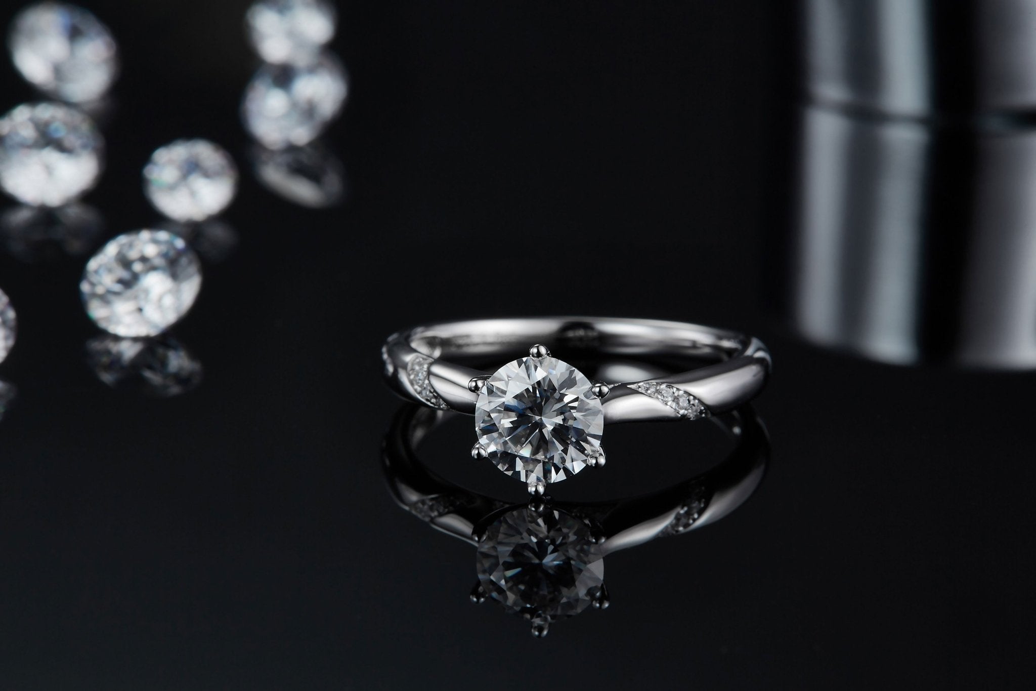 S925 Sterling Silver 1ct Moissanite Engagement Ring D-VVS1 Round 6-Prong Twisted - IVOIRART.COM