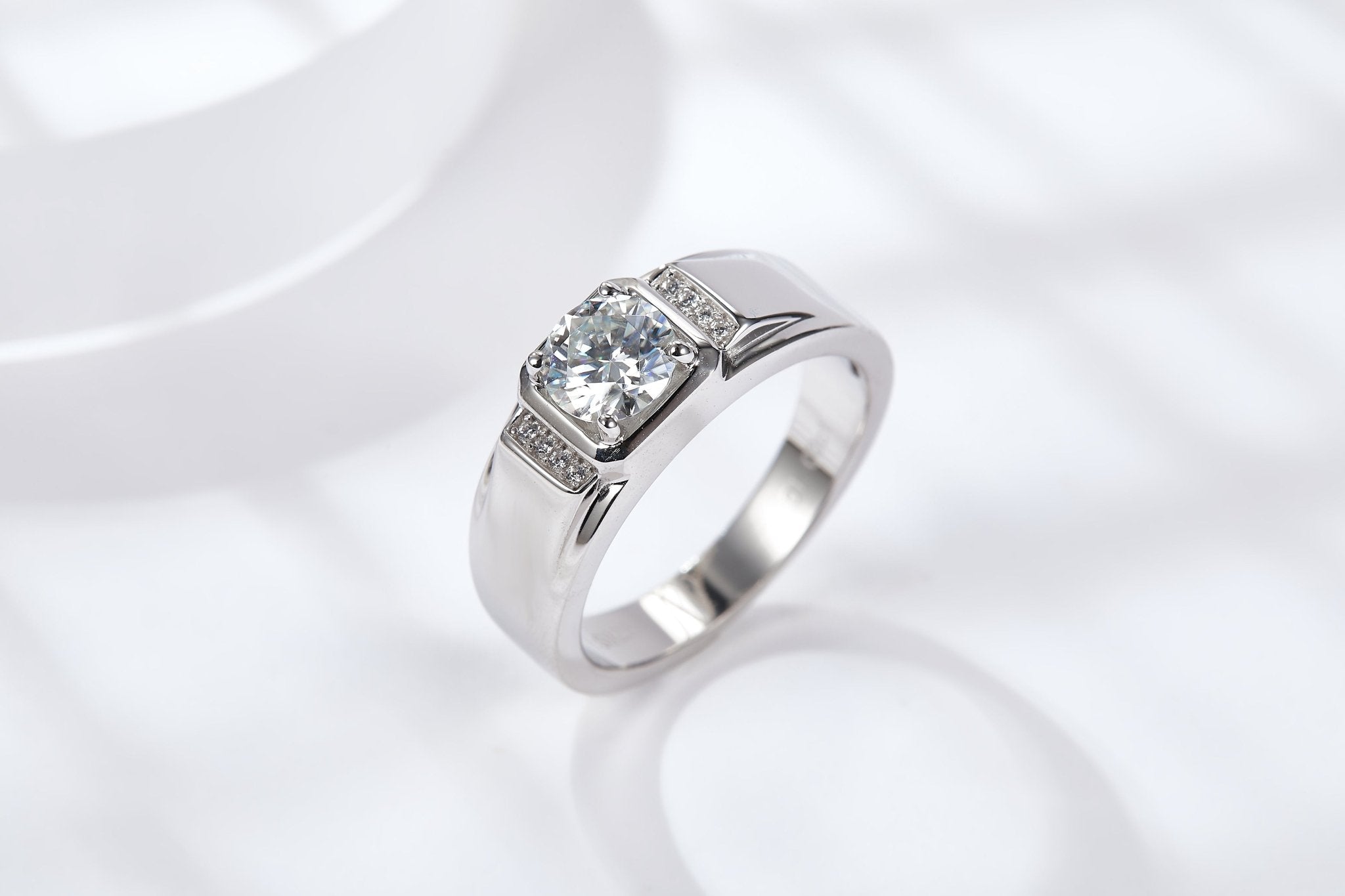 S925 Sterling Silver 1ct Moissanite Men's Ring, D-VVS1 Wide Band With Side Stones, Platinum Plated US Sizes 5-9, GRA Certified Gift Box - IVOIRART.COM