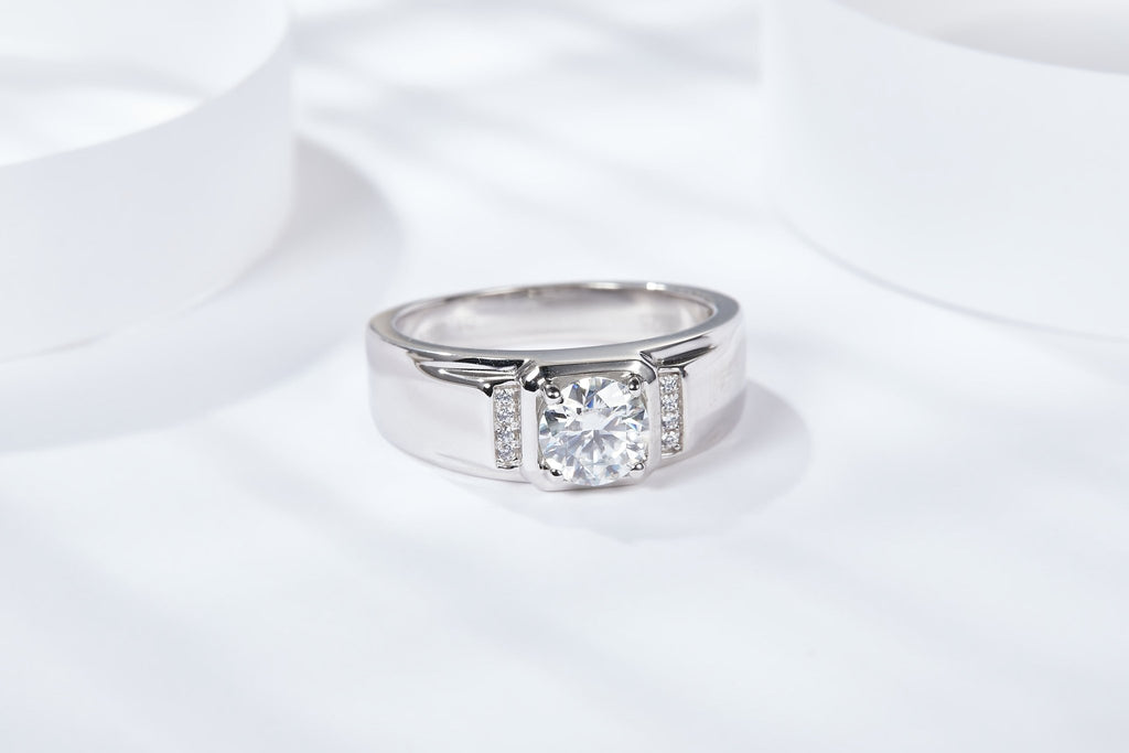 S925 Sterling Silver 1ct Moissanite Men's Ring, D-VVS1 Wide Band With Side Stones, Platinum Plated US Sizes 5-9, GRA Certified Gift Box - IVOIRART.COM