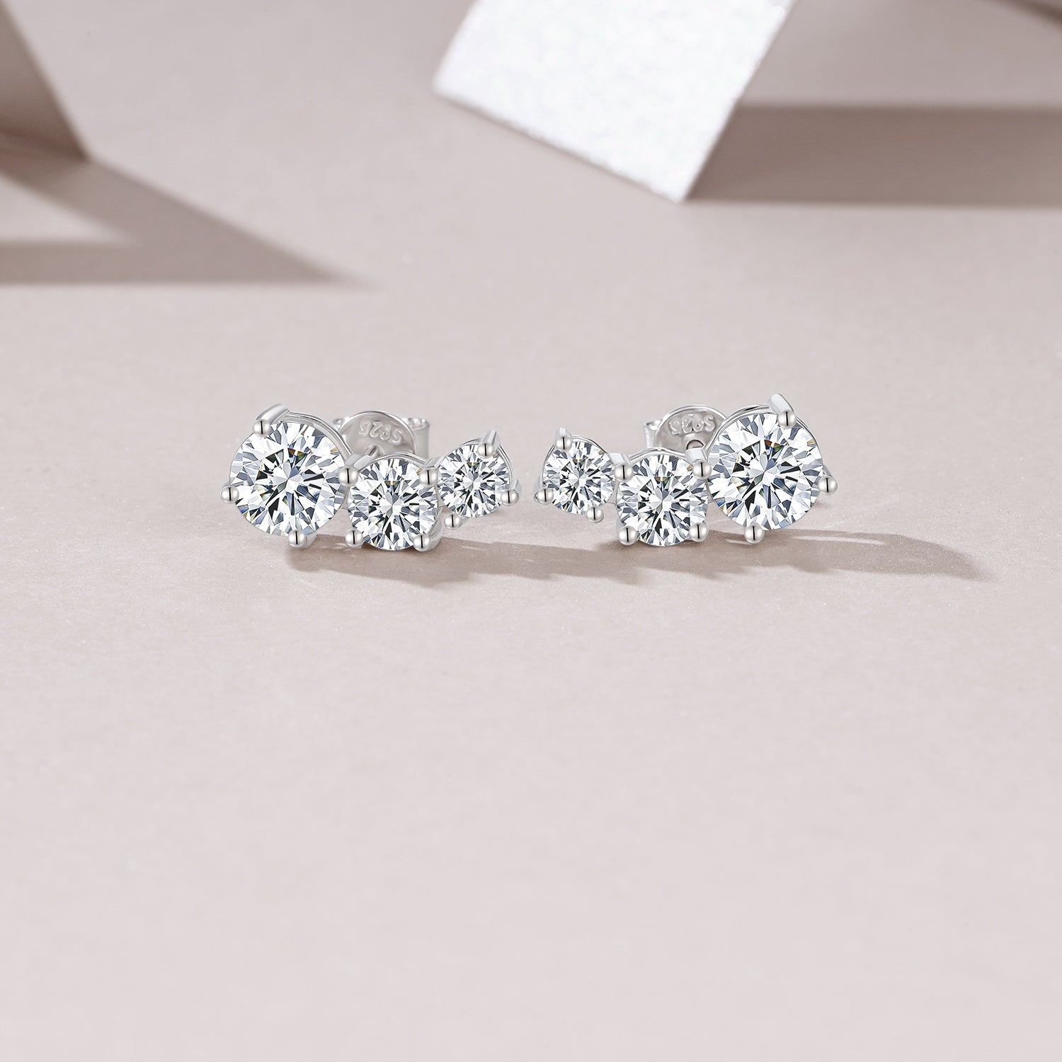 S925 Sterling Silver 3-Stone Graduated Stud Earrings, 1ct D-VVS1 Moissanite Journey Earrings, Platinum Plated 2.5g With GRA Certificate Gift Box - IVOIRART.COM