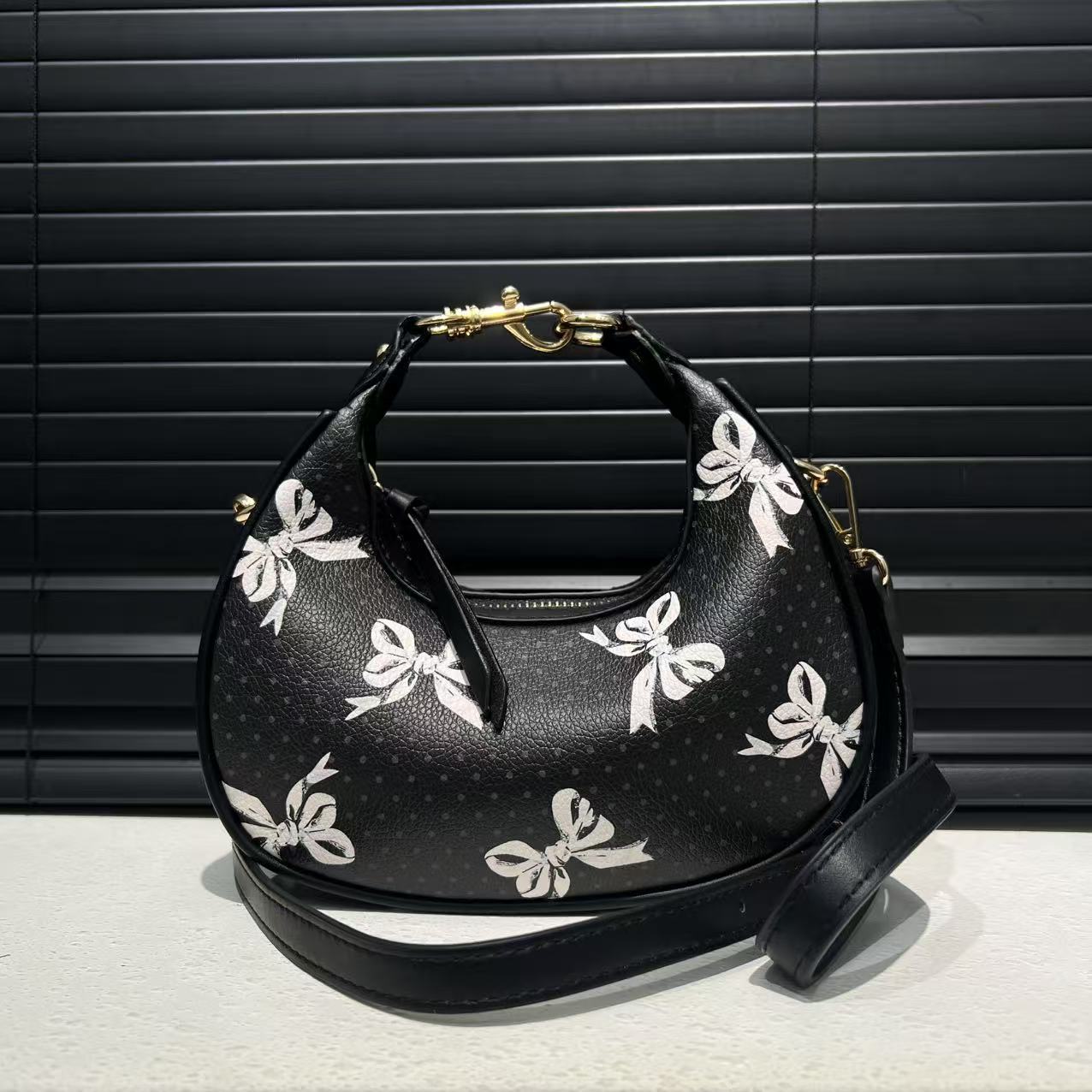 Sac bandoulière en cuir souple avec coutures, style hobos simple et mignon - IVOIRART.COM