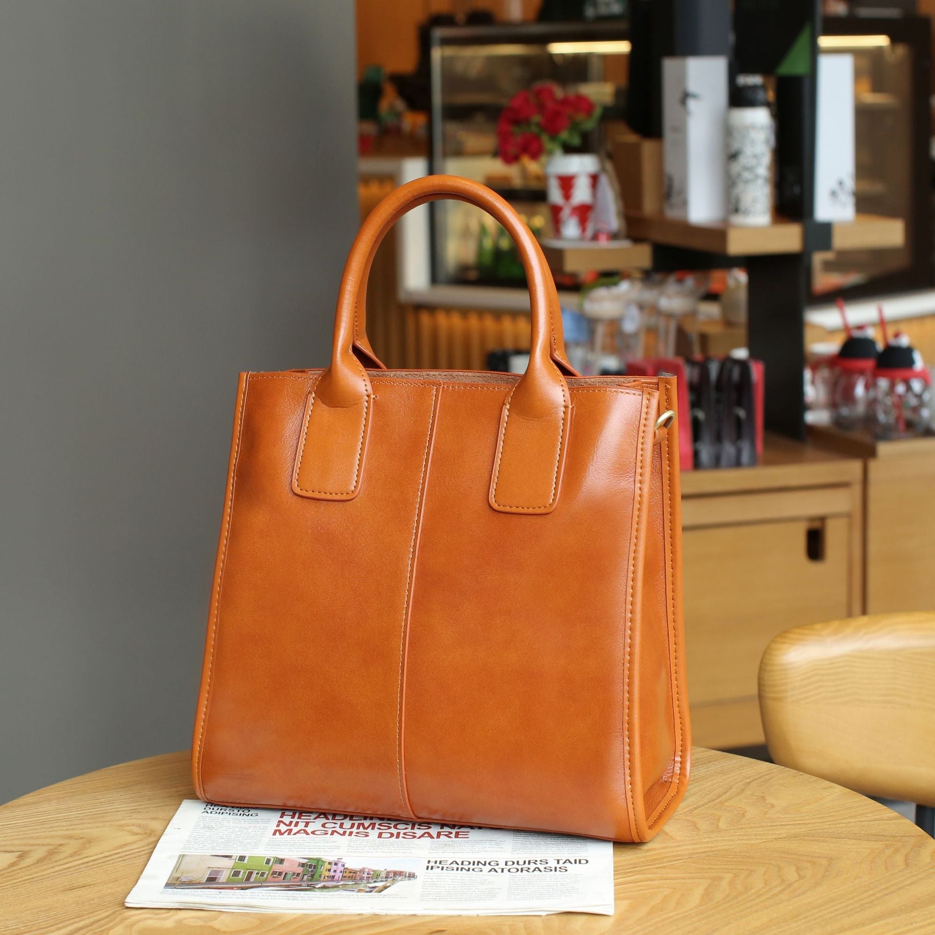 Sac bandoulière femme cuir tannage végétal, sangle large, forme carrée verticale - IVOIRART.COM