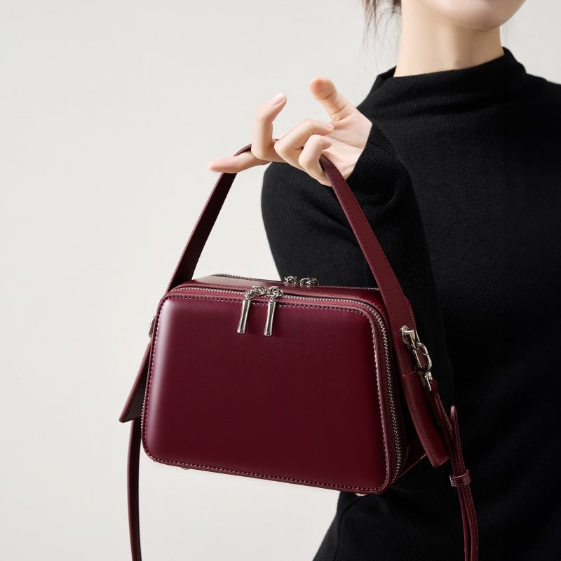 Sac bandoulière série Hanging Ear, design spécial, cuir véritable, format commute - IVOIRART.COM