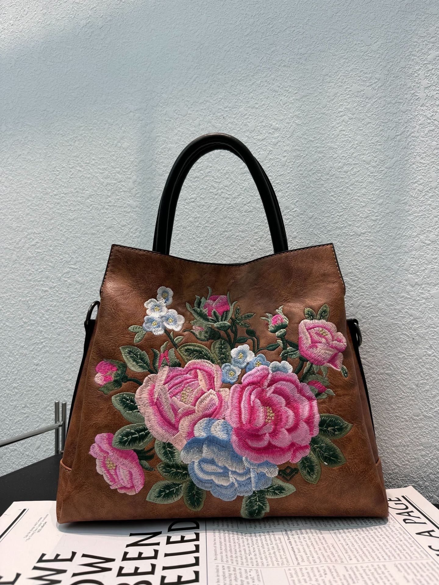 Sac Cabas avec Fleurs de Pivoine Brodées Design Ethnique Texturé Élégant - IVOIRART.COM
