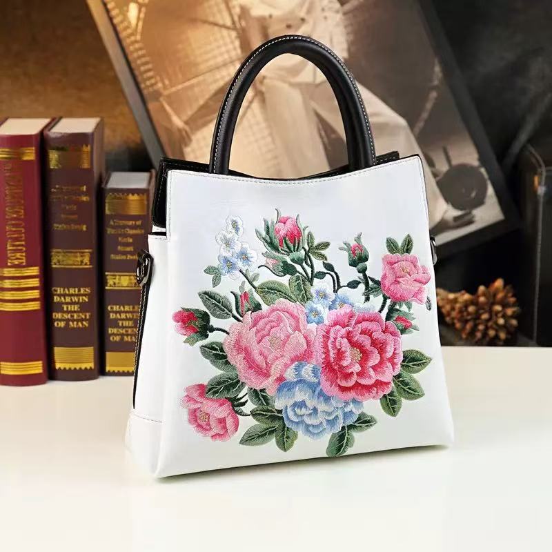 Sac Cabas avec Fleurs de Pivoine Brodées Design Ethnique Texturé Élégant - IVOIRART.COM