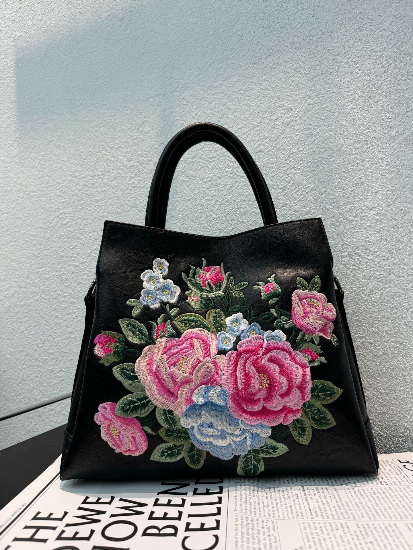 Sac Cabas avec Fleurs de Pivoine Brodées Design Ethnique Texturé Élégant - IVOIRART.COM