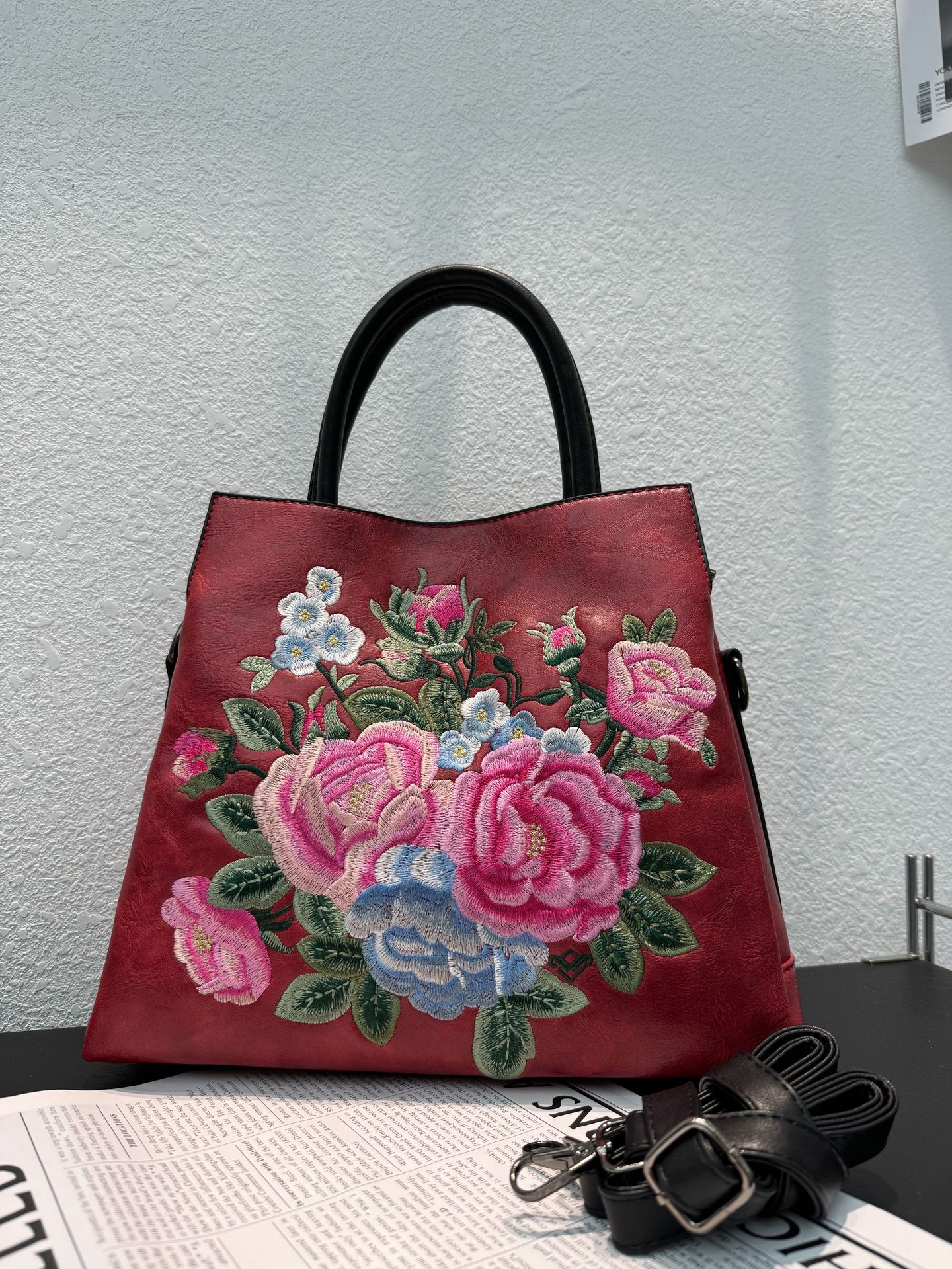 Sac Cabas avec Fleurs de Pivoine Brodées Design Ethnique Texturé Élégant - IVOIRART.COM