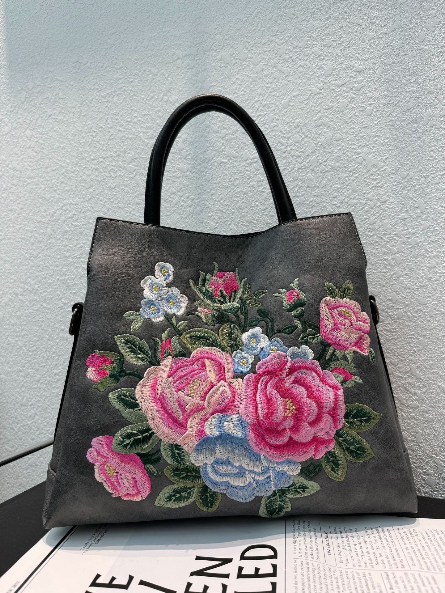 Sac Cabas avec Fleurs de Pivoine Brodées Design Ethnique Texturé Élégant - IVOIRART.COM