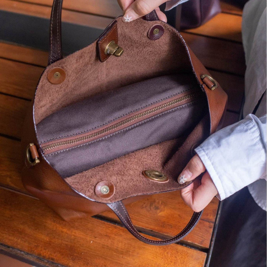 Sac cabas vintage cuir pleine fleur, forme coussin, bandoulière simple noir chic - IVOIRART.COM