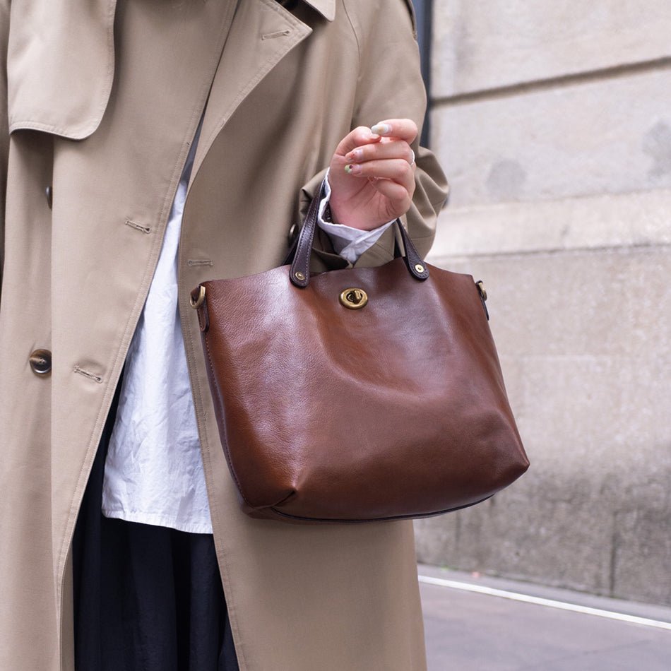Sac cabas vintage cuir pleine fleur, forme coussin, bandoulière simple noir chic - IVOIRART.COM