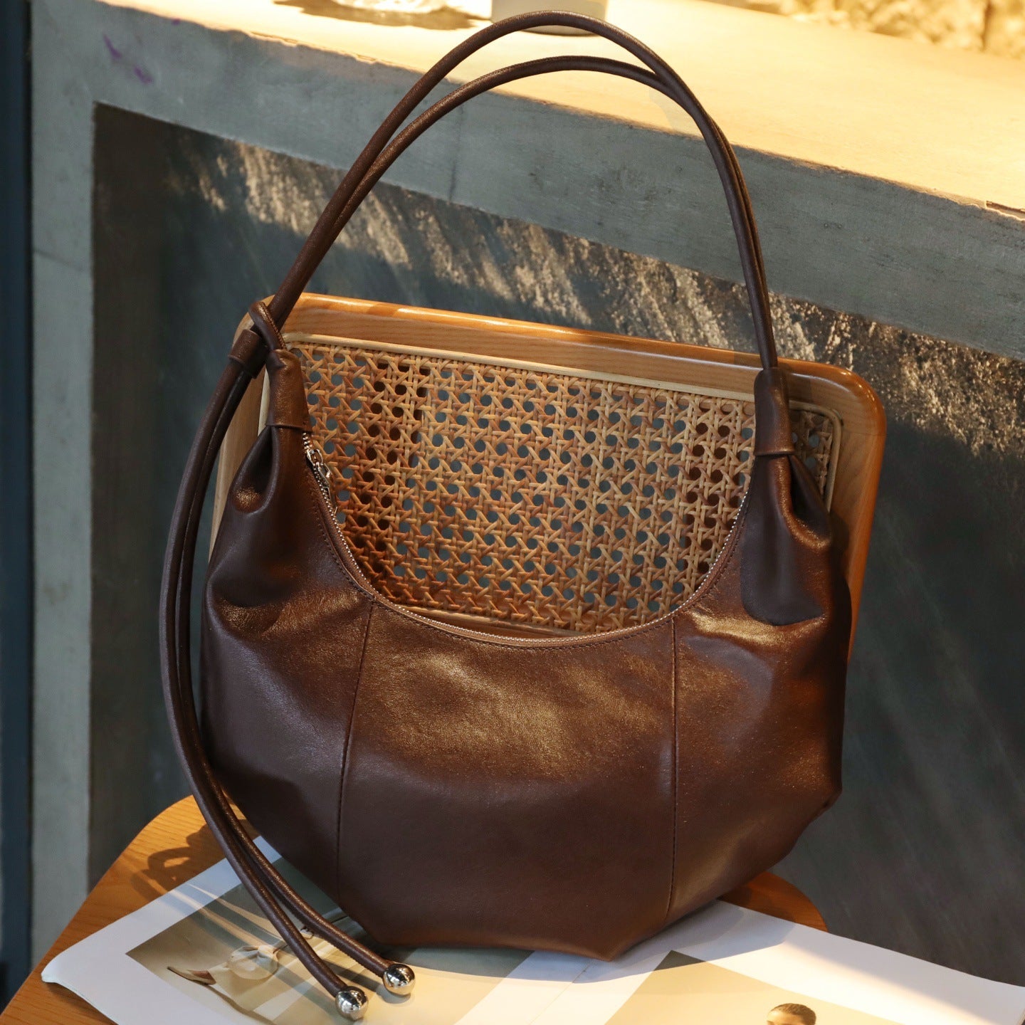 Sac croissant en cuir pleine fleur, rétro automne-hiver, bandoulière et porteur. - IVOIRART.COM