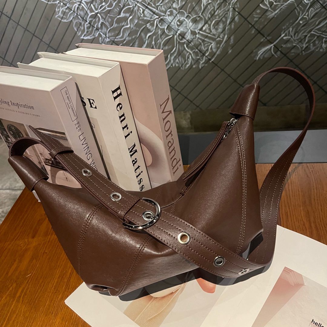 Sac dumpling cuir vachette grain supérieur, luxe léger, bandoulière et épaule - IVOIRART.COM