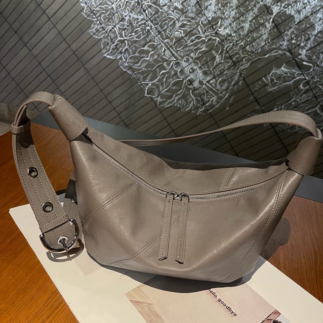 Sac dumpling cuir vachette grain supérieur, luxe léger, bandoulière et épaule - IVOIRART.COM