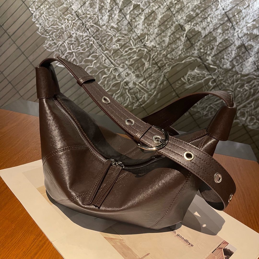 Sac dumpling cuir vachette grain supérieur, luxe léger, bandoulière et épaule - IVOIRART.COM