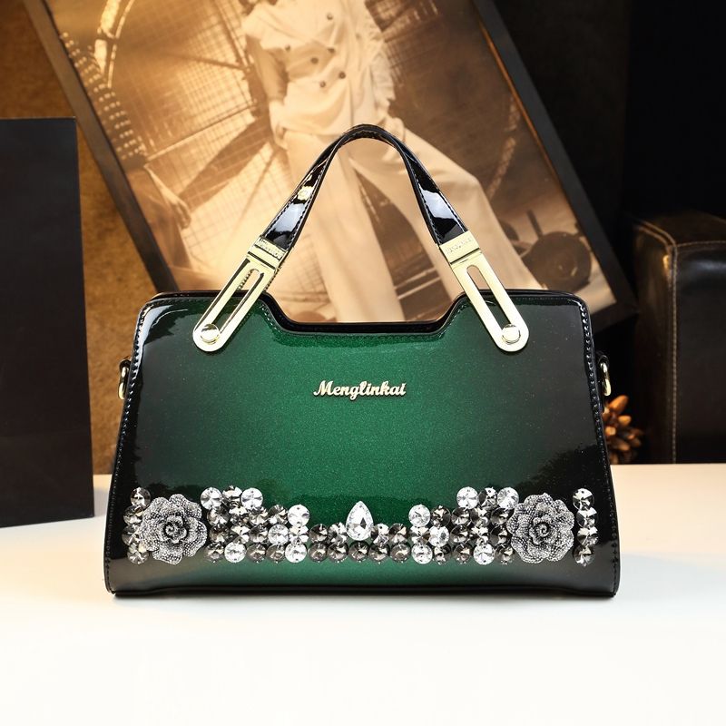 Sac fourre-tout pour femme élégant en cuir véritable, orné de clous mode - IVOIRART.COM
