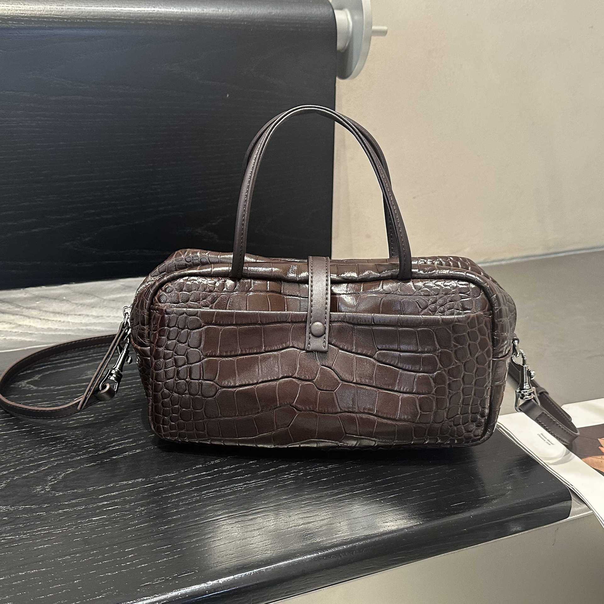 Sac Toast Croco en Cuir Véritable première couche, taille moyenne, style luxe - IVOIRART.COM
