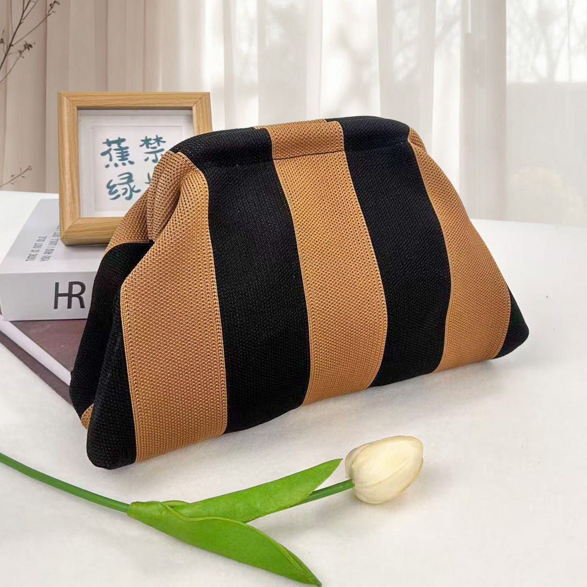 Sac Tricoté Femme à Rayures - Pochette Élégante Sans Bandoulière, 30x22x9 cm - IVOIRART.COM
