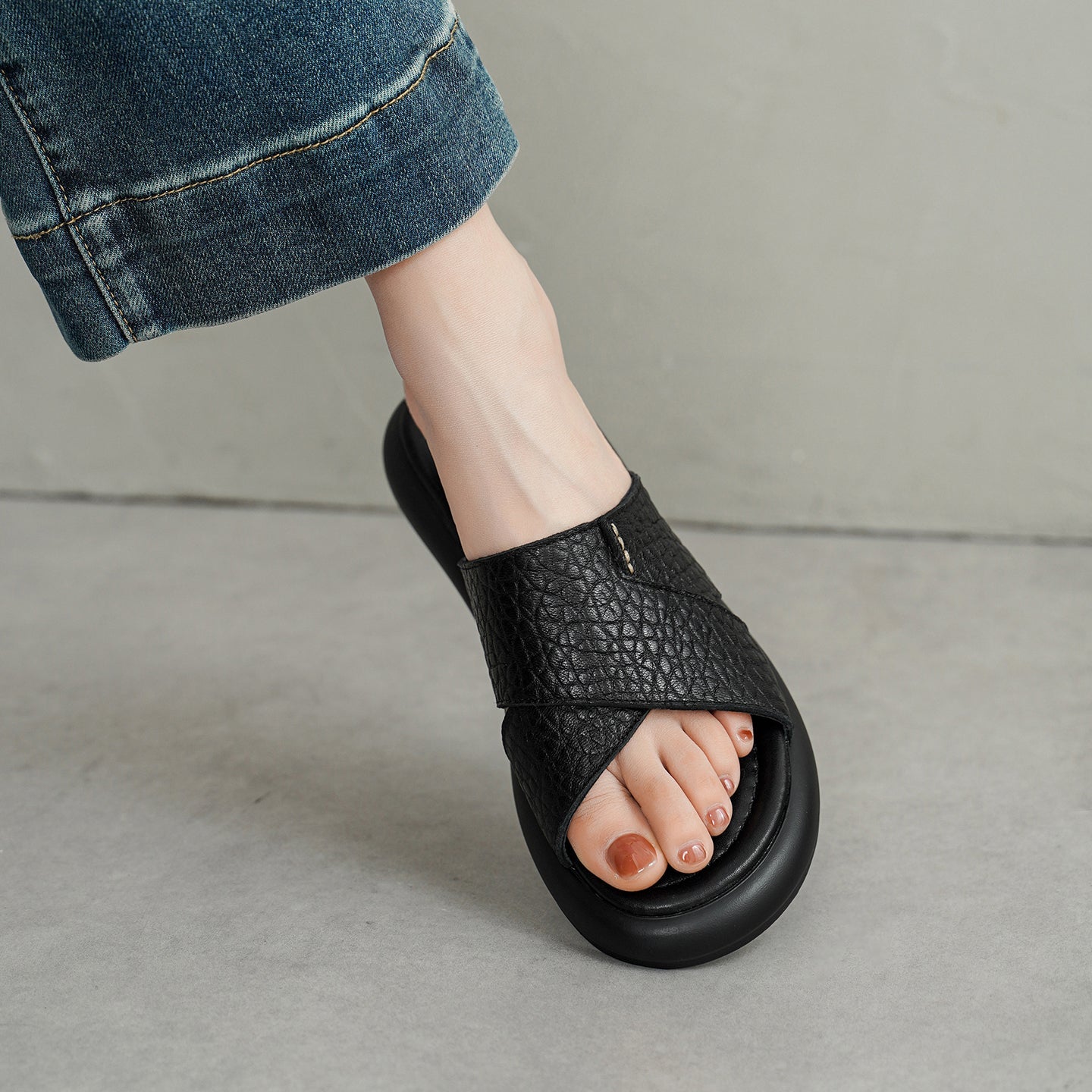 Sandales à Brides Croisées en Peau de Mouton Pleine Fleur pour Femme, Plates-formes Confortables et Ouvertes - IVOIRART.COM