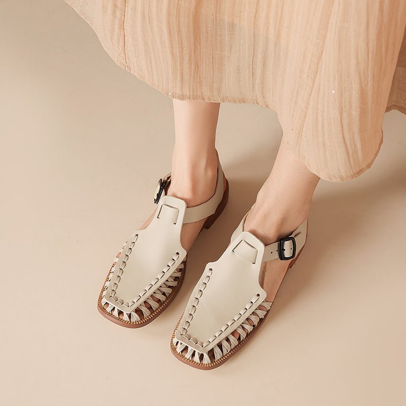 Sandales artisanales en cuir pleine fleur tanné à l'huile pour femmes, brides croisées, bout carré, boucle ajustable, chaussures plates - IVOIRART.COM