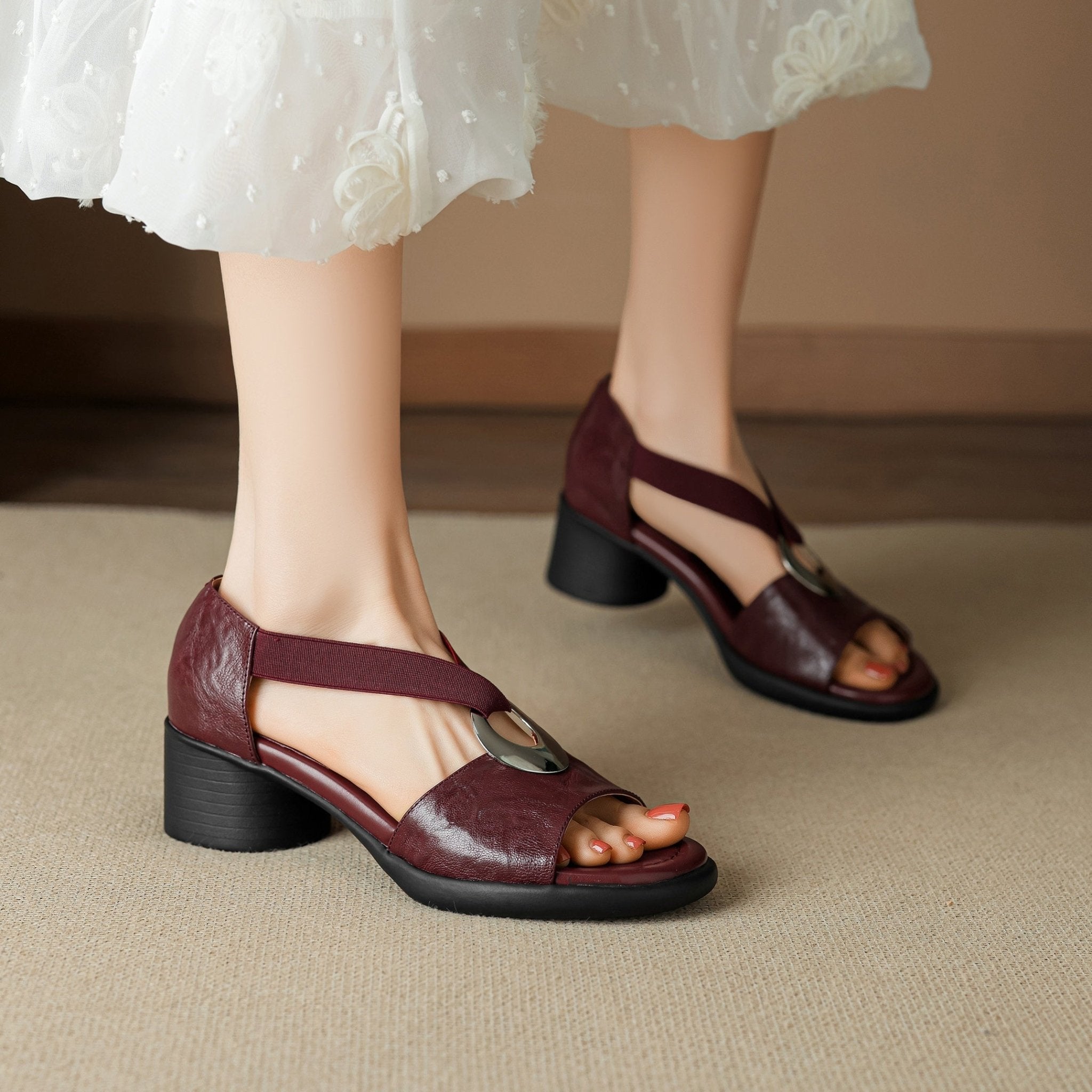 Sandales artisanales femme en cuir de mouton pleine fleur à talon bloc, bride élastique et bout ouvert - IVOIRART.COM