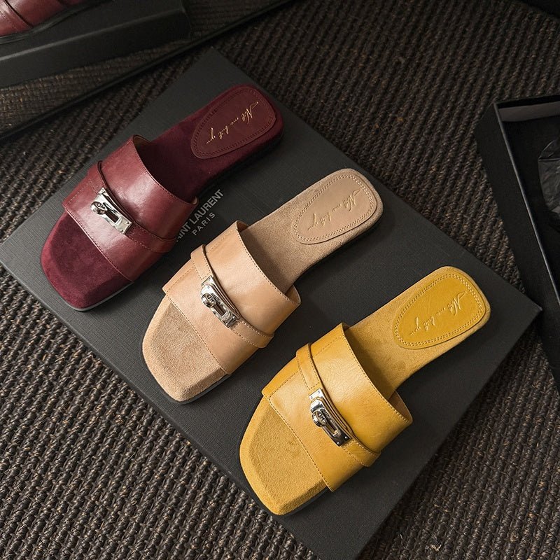Sandales Femmes Artisanales en Cuir Pleine Fleur, Tongs Plates À Bout Carré et Boucle Métallique - IVOIRART.COM