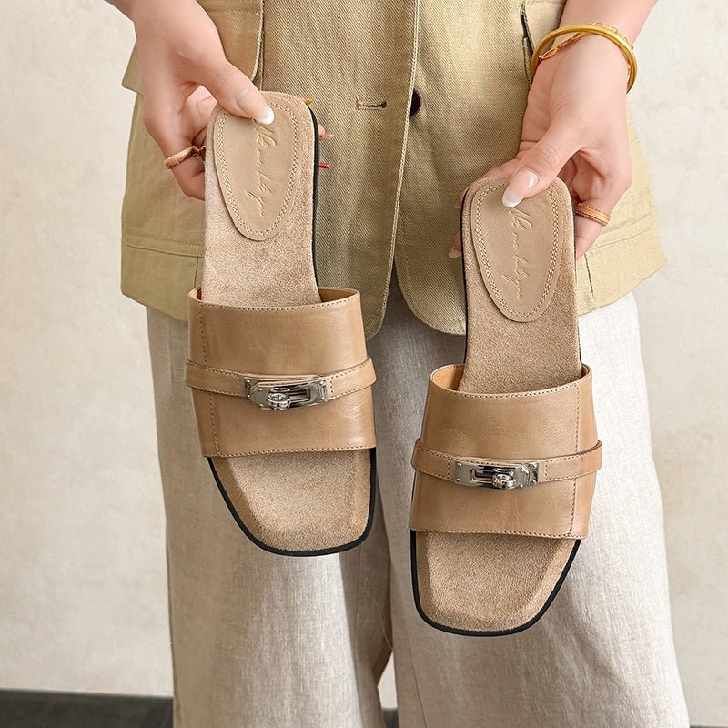Sandales Femmes Artisanales en Cuir Pleine Fleur, Tongs Plates À Bout Carré et Boucle Métallique - IVOIRART.COM