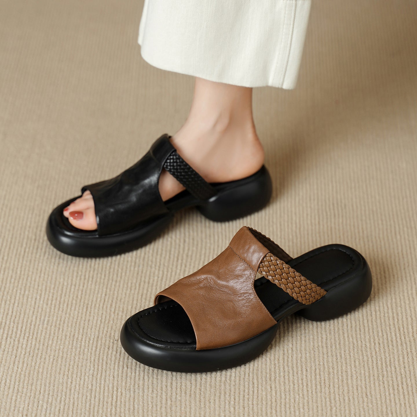 Sandales plates-formes tissées pour femmes, ouvertes, en cuir de mouton pleine fleur fait main - IVOIRART.COM