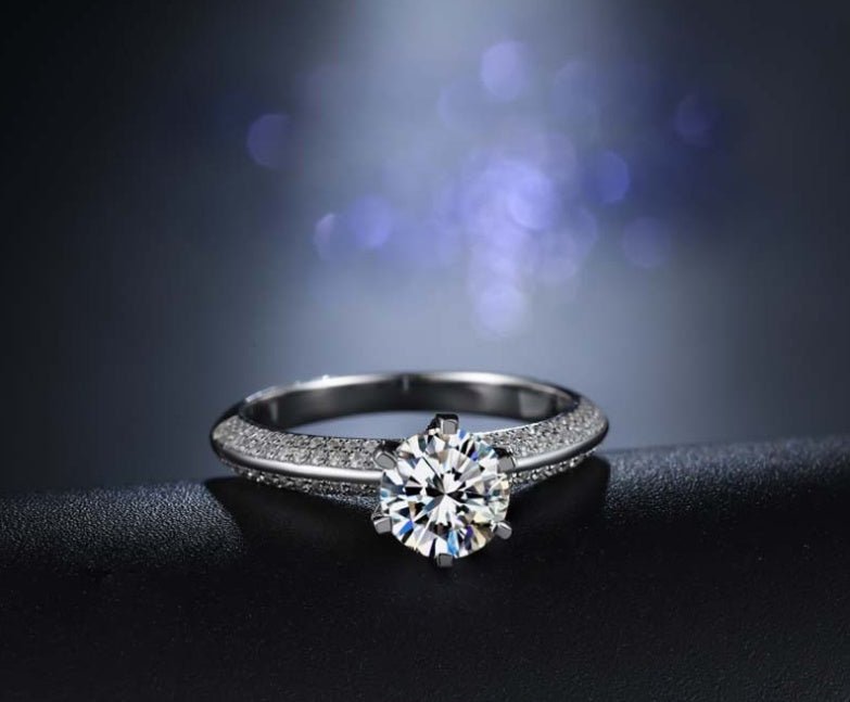 Six-claw paved with diamond luxury ring - IVOIRART.COM