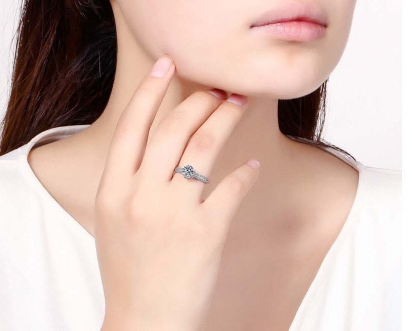 Six-claw paved with diamond luxury ring - IVOIRART.COM