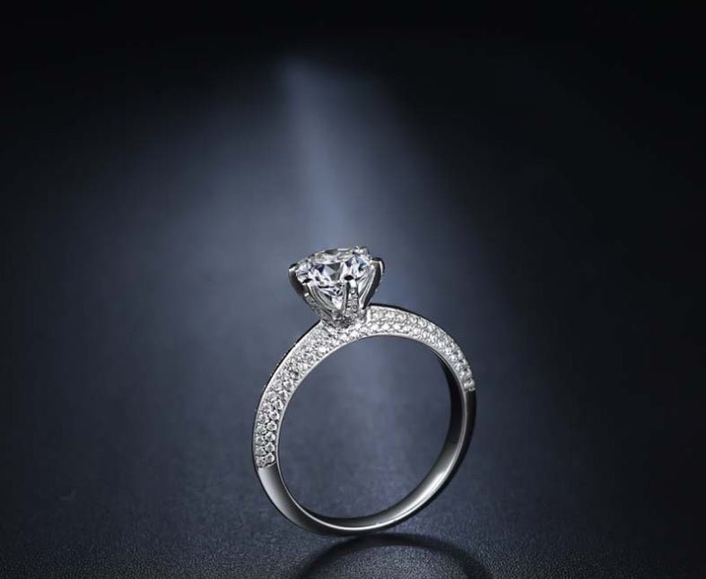 Six-claw paved with diamond luxury ring - IVOIRART.COM