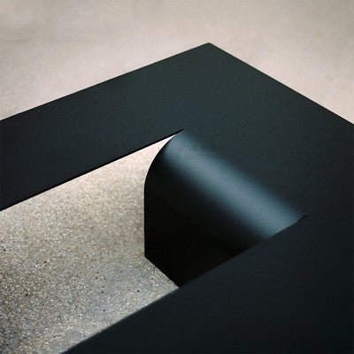 Table d'appoint en métal pour salon moderne — finition laquée piano, robuste chic - IVOIRART.COM