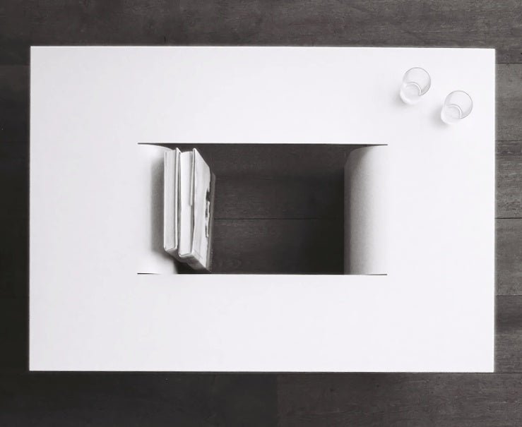 Table d'appoint en métal pour salon moderne — finition laquée piano, robuste chic - IVOIRART.COM